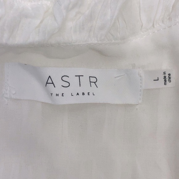 ASTR The Label white bustier blouse puff sleeve smocked button front NWOT   L - Picture 7 of 10